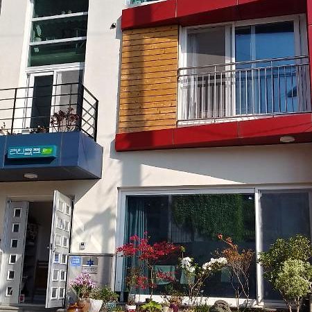 Ri-In Mokpo Guesthouse Exteriör bild